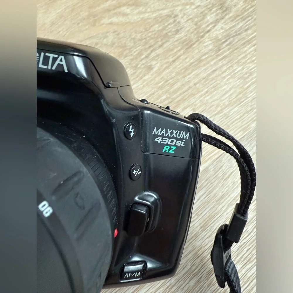 Minolta Maxxum 430si RZ 35mm SLR Film Camera Quantaray 28-90mm Lens and Kit